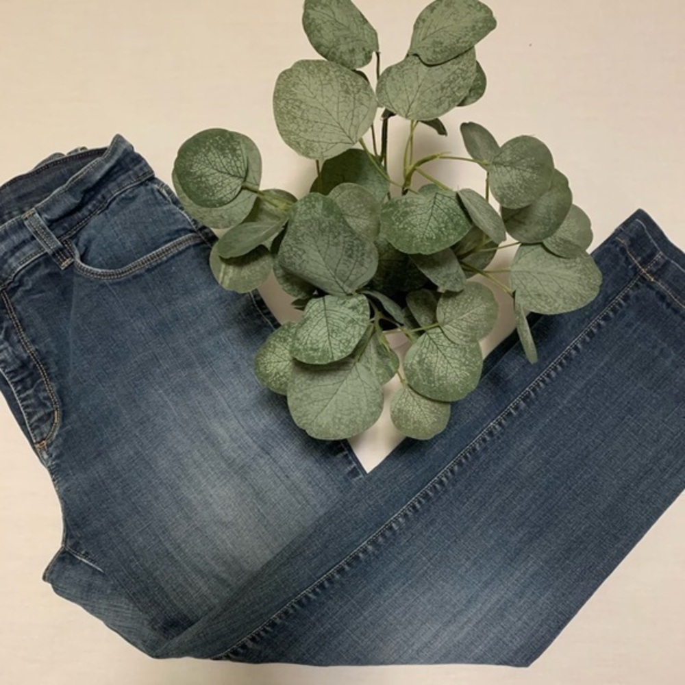 Not Your Daughter’s Jeans Med Wash, Size 8 Straight Leg